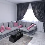 Belle Helen - Bright Independent Apartment