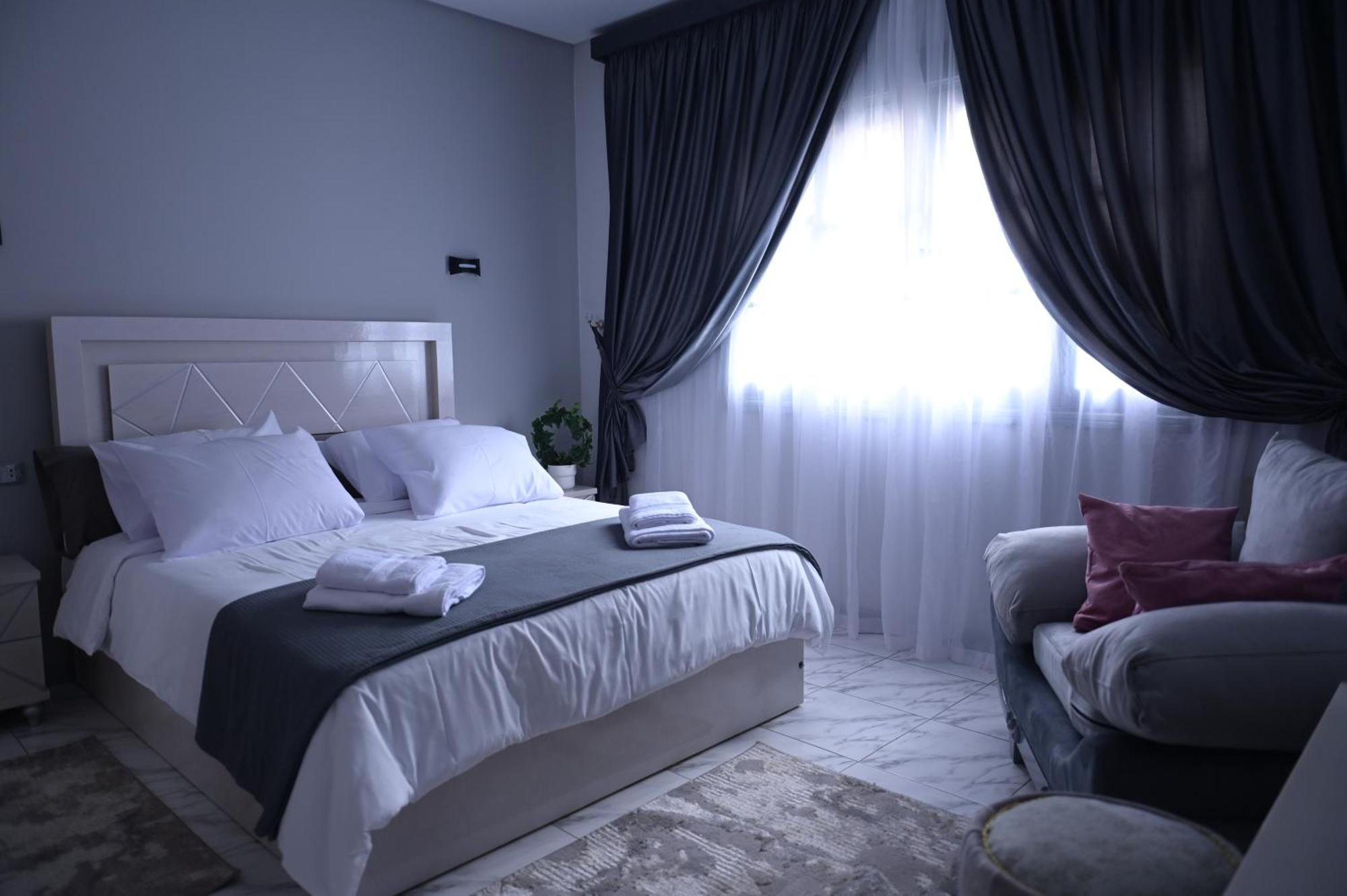 Belle Helen - Bright Independent Apartment *
